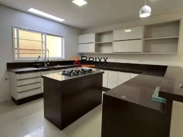 Casa / Sobrado em Condomínio para Locação em Arujá/SP Arujá 5 3 Quartos