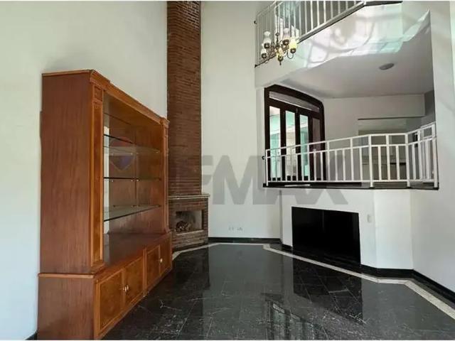 Casa / Sobrado em Condomínio para Locação em Arujá/SP Jardim Imperial Hills III 4 Quartos