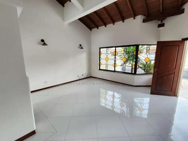 Casa / Sobrado em Condomínio para Locação em Atibaia/SP Jardim Itaperi 3 Quartos