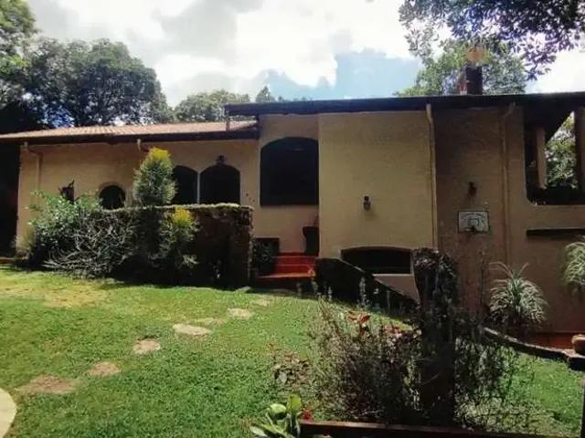 Casa / Sobrado em Condomínio para Locação em Atibaia/SP Portão 4 Quartos