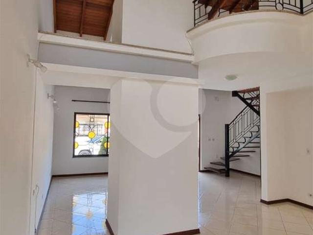 Casa / Sobrado em Condomínio para Locação em Atibaia/SP Vila Santista 3 Quartos