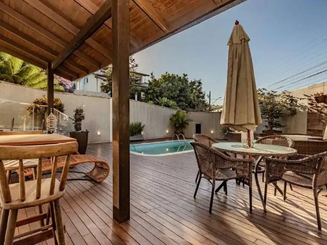Casa / Sobrado em Condomínio para Locação em Balneário Camboriú/SC Ariribá 3 Quartos