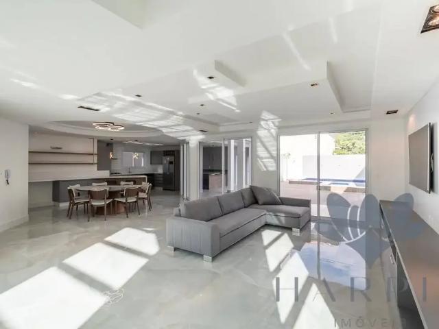 Casa / Sobrado em Condomínio para Locação em Balneário Camboriú/SC Ariribá 5 Quartos