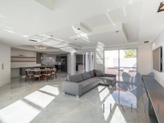 Casa / Sobrado em Condomínio para Locação em Balneário Camboriú/SC Ariribá 5 Quartos