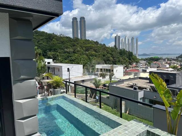 Casa / Sobrado em Condomínio para Locação em Balneário Camboriú/SC Barra 4 Quartos