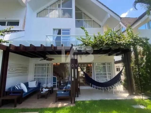 Casa / Sobrado em Condomínio para Locação em Balneário Camboriú/SC Praia do Estaleiro 3 Quartos