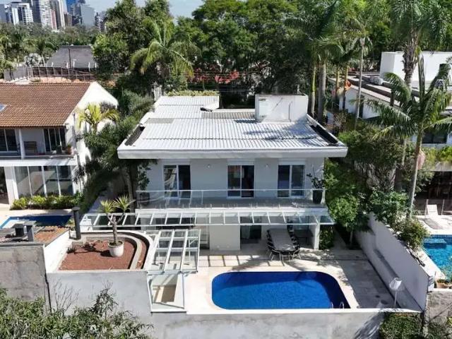 Casa / Sobrado em Condomínio para Locação em Barueri/SP Alphaville 4 Quartos