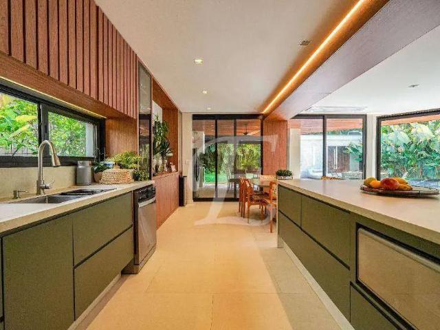 Casa / Sobrado em Condomínio para Locação em Barueri/SP Alphaville 4 Quartos
