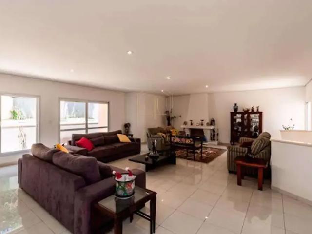 Casa / Sobrado em Condomínio para Locação em Barueri/SP Alphaville 4 Quartos