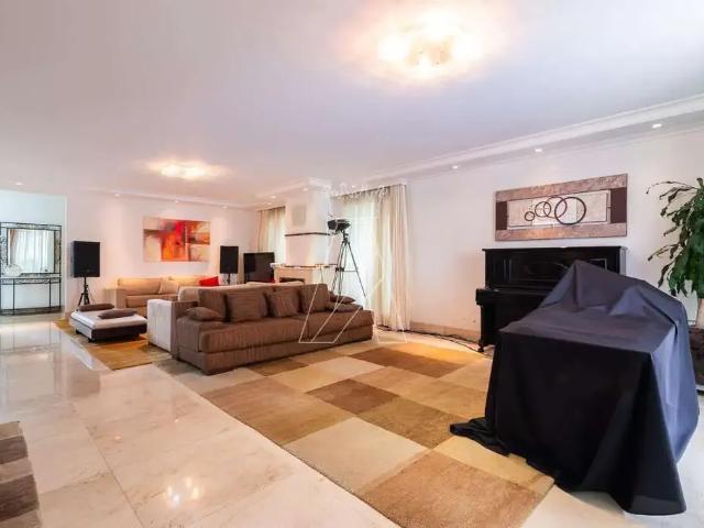 Casa / Sobrado em Condomínio para Locação em Barueri/SP Alphaville 5 Quartos