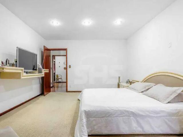Casa / Sobrado em Condomínio para Locação em Blumenau/SC Garcia 5 Quartos