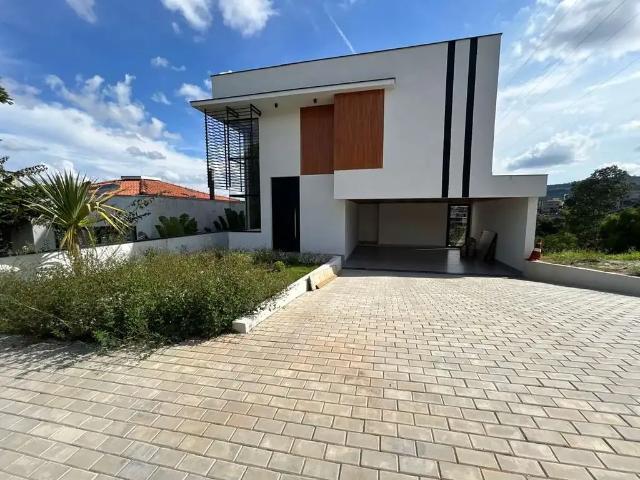 Casa / Sobrado em Condomínio para Locação em Bragança Paulista/SP Condomínio Vale das Águas 3 Quartos
