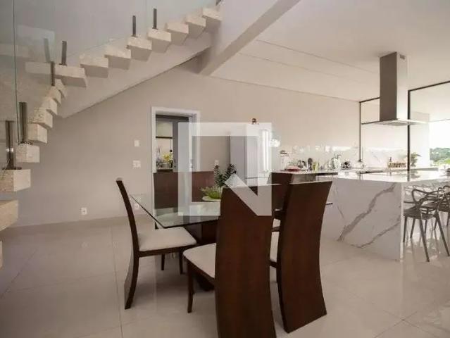 Casa / Sobrado em Condomínio para Locação em Brasília/DF Lago Norte 4 Quartos