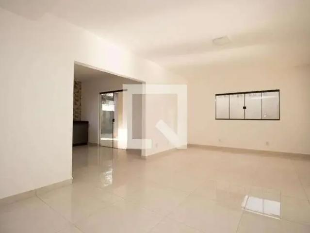 Casa / Sobrado em Condomínio para Locação em Brasília/DF Taguatinga 3 Quartos