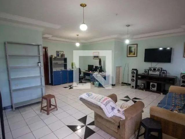 Casa / Sobrado em Condomínio para Locação em Brasília/DF Taguatinga 3 Quartos