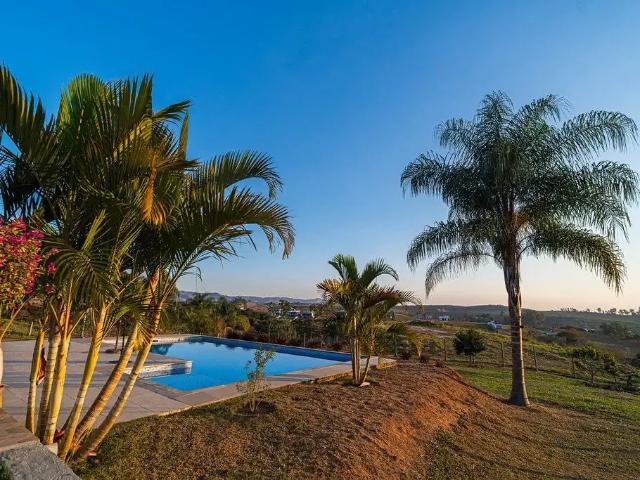 Casa / Sobrado em Condomínio para Locação em Caçapava/SP Condomínio Terras de Santa Mariana 4 Quartos