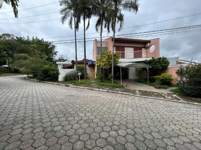 Casa / Sobrado em Condomínio para Locação em Caçapava/SP Jardim Maria Cândida 4 Quartos