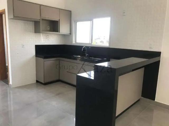Casa / Sobrado em Condomínio para Locação em Caçapava/SP Residencial Alta Vista 2 3 Quartos