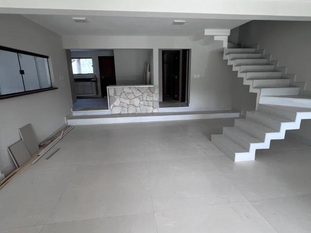 Casa / Sobrado em Condomínio para Locação em Camaçari/BA Abrantes 4 Quartos