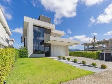 Casa / Sobrado em Condomínio para Locação em Camboriú/SC Centro 4 Quartos