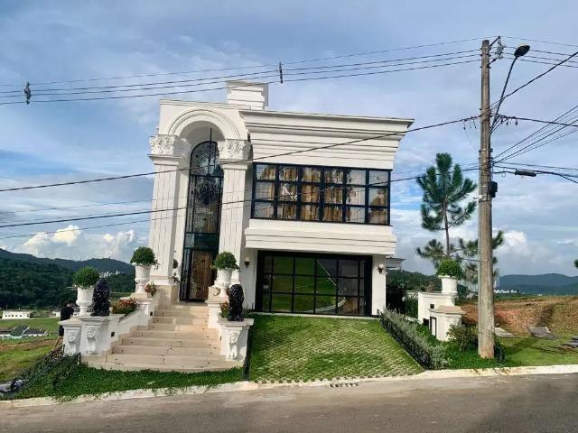 Casa / Sobrado em Condomínio para Locação em Camboriú/SC Rio do Meio 4 Quartos