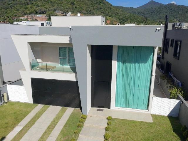 Casa / Sobrado em Condomínio para Locação em Camboriú/SC Santa Regina 4 Quartos