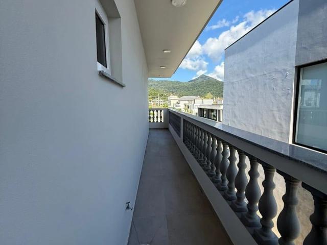 Casa / Sobrado em Condomínio para Locação em Camboriú/SC Santa Regina 4 Quartos