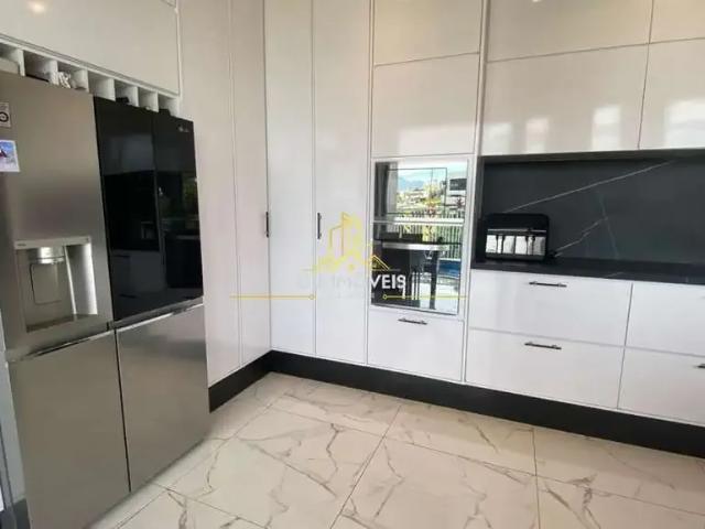 Casa / Sobrado em Condomínio para Locação em Camboriú/SC Santa Regina 4 Quartos