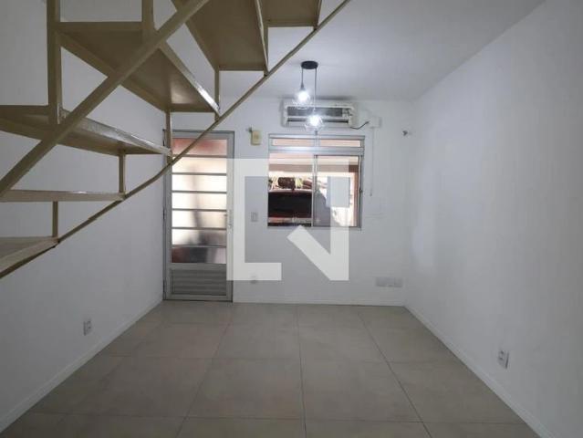 Casa / Sobrado em Condomínio para Locação em Canoas/RS Rio Branco 2 Quartos