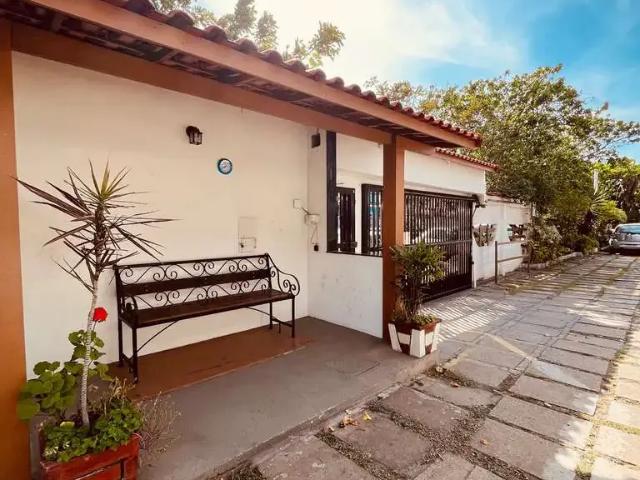 Casa / Sobrado em Condomínio para Locação em Cabo Frio/RJ Jardim Excelsior 2 Quartos
