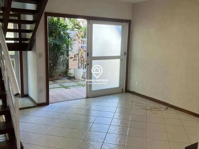 Casa / Sobrado em Condomínio para Locação em Cabo Frio/RJ Palmeiras 3 Quartos