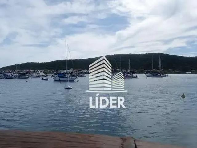 Casa / Sobrado em Condomínio para Locação em Cabo Frio/RJ São Bento 5 Quartos