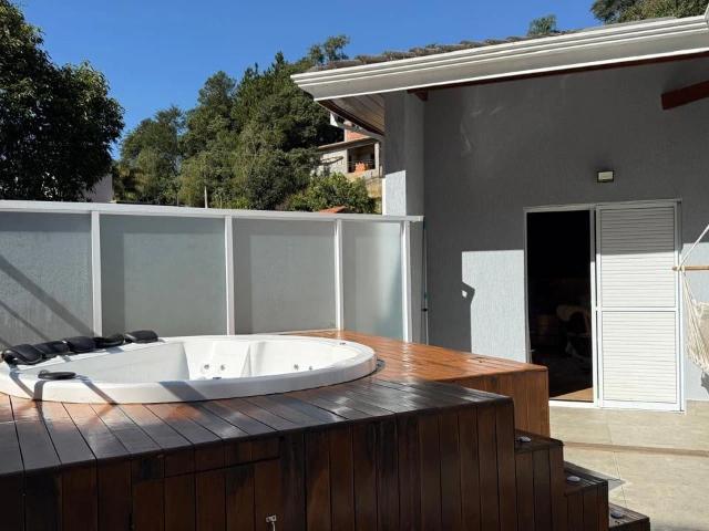 Casa / Sobrado em Condomínio para Locação em Cajamar/SP Serra dos Lagos Jordanésia 3 Quartos