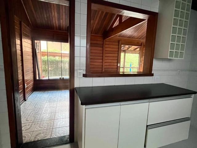 Casa / Sobrado em Condomínio para Locação em Caraguatatuba/SP Massaguaçu 3 Quartos