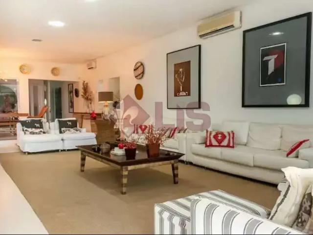 Casa / Sobrado em Condomínio para Locação em Caraguatatuba/SP Praia da Cocanha 6 Quartos