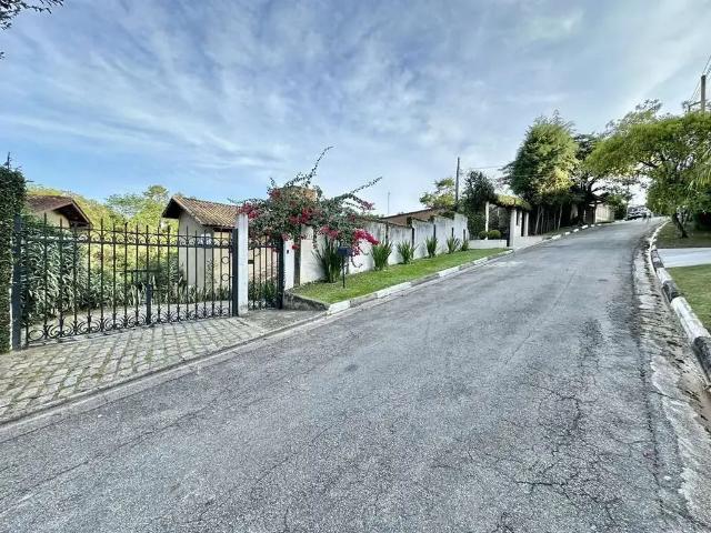 Casa / Sobrado em Condomínio para Locação em Carapicuíba/SP Chácara dos Lagos 3 Quartos