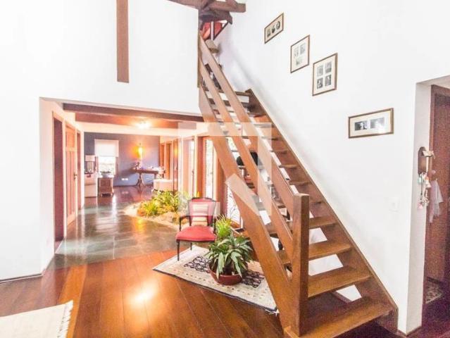 Casa / Sobrado em Condomínio para Locação em Carapicuíba/SP Chácara das Flores 3 Quartos