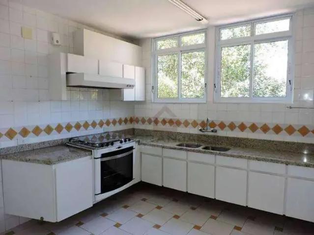 Casa / Sobrado em Condomínio para Locação em Carapicuíba/SP Granja Viana 6 Quartos