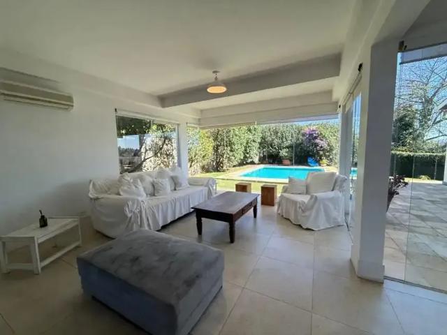 Casa / Sobrado em Condomínio para Locação em Carapicuíba/SP Granja Santa Maria 3 Quartos