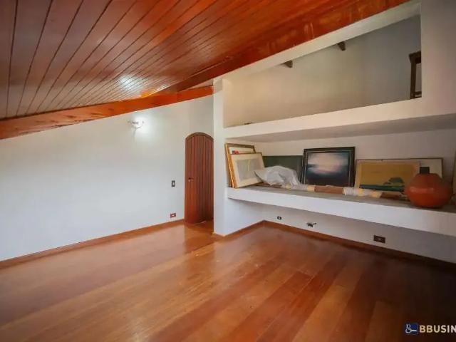 Casa / Sobrado em Condomínio para Locação em Carapicuíba/SP Recanto Impla 5 Quartos