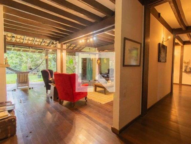 Casa / Sobrado em Condomínio para Locação em Carapicuíba/SP Vila Maria Helena 4 Quartos
