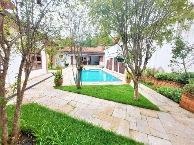 Casa / Sobrado em Condomínio para Locação em Cotia/SP Granja Viana 4 Quartos