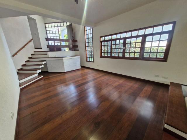 Casa / Sobrado em Condomínio para Locação em Cotia/SP Granja Viana 3 Quartos