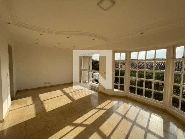 Casa / Sobrado em Condomínio para Locação em Cotia/SP Jardim Barbacena 3 Quartos