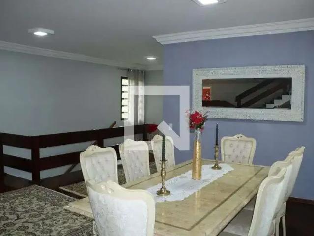 Casa / Sobrado em Condomínio para Locação em Cotia/SP Jardim Barbacena 4 Quartos