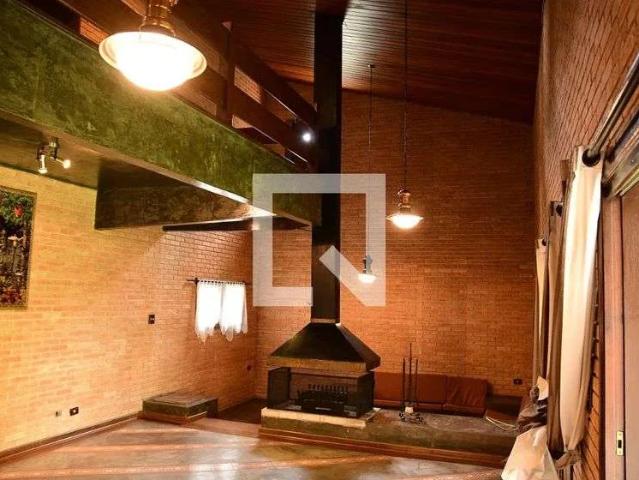 Casa / Sobrado em Condomínio para Locação em Cotia/SP Jardim Barbacena 4 Quartos