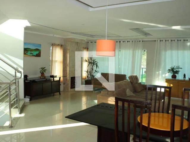 Casa / Sobrado em Condomínio para Locação em Cotia/SP Parque Mirante da Mata 4 Quartos