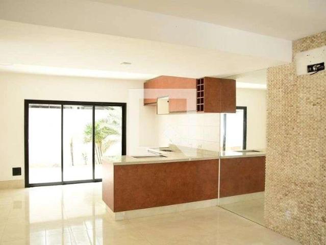 Casa / Sobrado em Condomínio para Locação em Cotia/SP Vila de São Fernando 4 Quartos