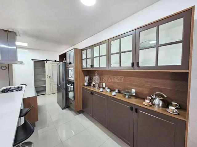 Casa / Sobrado em Condomínio para Locação em Cotia/SP Vila de São Fernando 4 Quartos