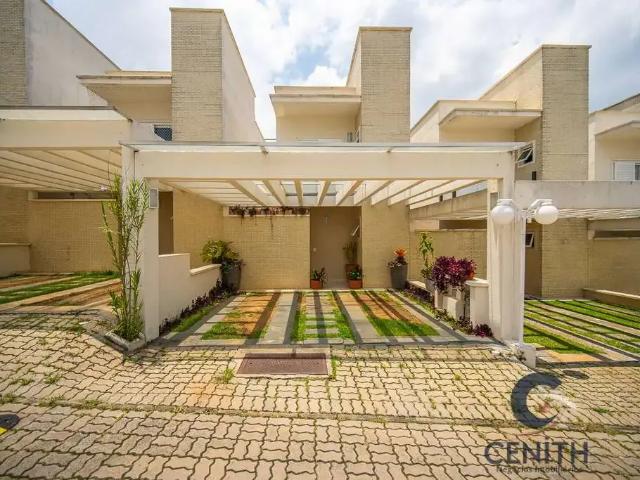 Casa / Sobrado em Condomínio para Locação em Cotia/SP Chácara Pavoeiro 3 Quartos